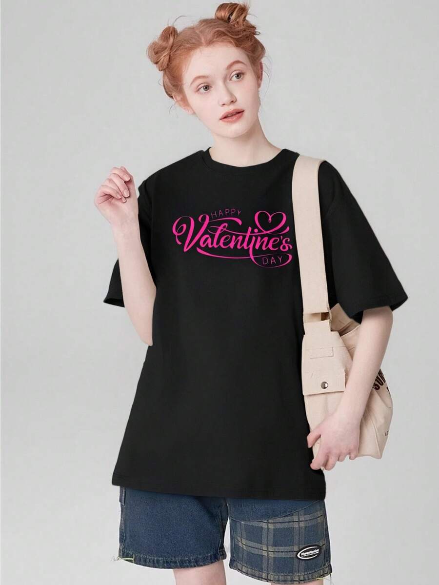 [Casual Wear] Happy Valentine's Day" Women's White T-Shirt - Pink Lettering, Short Sleeve Crew Neck, Casual Polyester Top, Machine Washable, Perfect for Spring/Summer Tee For adult, Men, Women, Teen, Teenager, adolescent, Youth - Schwarz - Übersicht 1