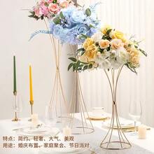 法式奢華金色鏤空花架，婚禮走道裝飾擺件，飯店宴會桌面花藝展示架，居家軟裝裝飾道具 - 倒三角角 - 查看 4