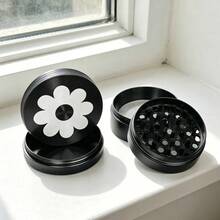 1件 50MM 極簡黑白雛菊印花 4層研磨器,磨砂黑鋅合金附金屬篩網,便攜式研磨工具,抽菸配件 - 查看 6