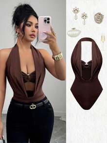 Body de mujer con escote halter, espalda descubierta y diseño calado, ideal para el verano - Marrón - Ver 1