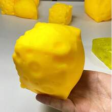 1 pieza Juguete antiestrés de queso nuevo, queso realista creativo, hecho de material TPR, adecuado para viajes, oficina y regalo pequeño para la temporada de graduación - Multicolor - Ver 4