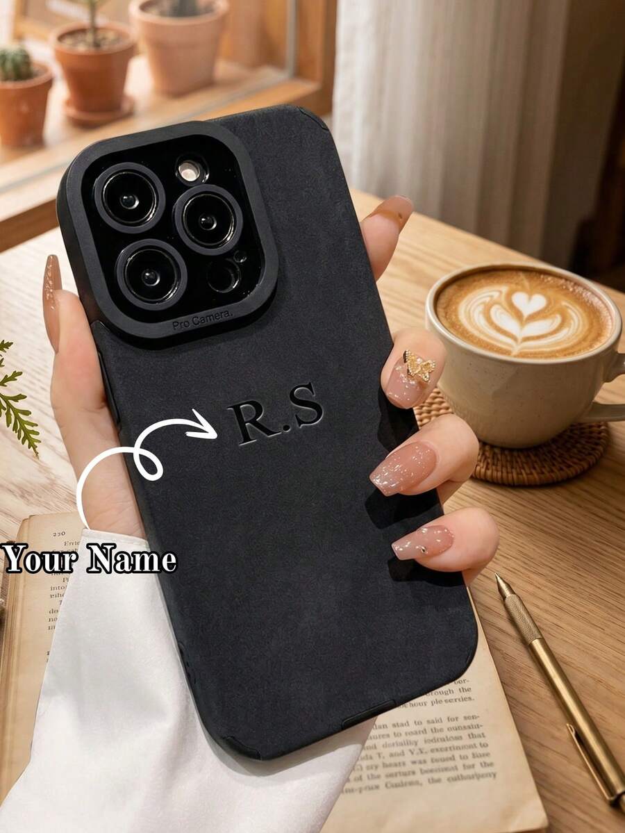 客製化個性化姓名手機殼,相容 iPhone 11 12 13 14 15 16 17 18 Pro Max Plus 17 Air,韓系奢華軟 PU 皮革,3D DIY 雕刻字母縮寫姓名,相機防震保護殼,送給戀人、朋友、家人和自己的節日禮物 - 黑色 - 查看 1