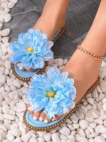 女款 2026 新款歐碼大尺碼日常夏季圓頭平底涼鞋，3D大花珍珠裝飾仿編織飾邊夾腳拖鞋，春夏度假風，適合日常穿著、沙灘、泳池、派對 - 淺藍色 - 查看 3