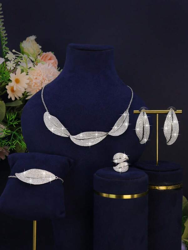 5pcs White Gold Plated Luxury Royal Style Large Maple Leaf Design Bridal Wedding Set, Handmade Inlaid White Cubic Zirconia, Includes Necklace, Bracelet, Earrings, Ring, Suitable For Daily Wedding Wear, Wedding Anniversary Gift (Premium Gift Box Packaging) Free