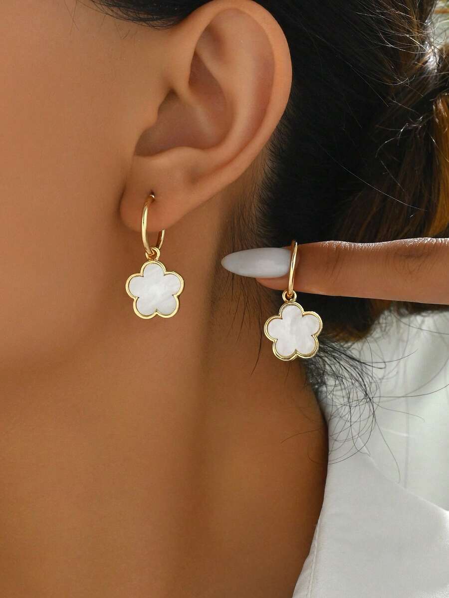 1 Pair Fashionable Minimalist Clover Earrings Suitable For Daily Wear - White - View 1