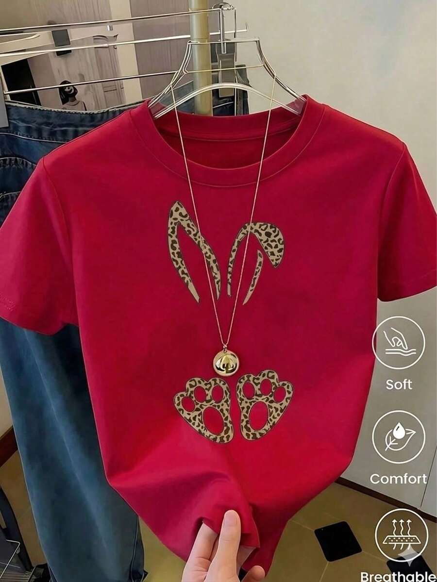 Women's White T-Shirt With Rabbit Ears And Paws In Leopard Print, Fashionable Animal Print T-Shirt, Casual Summer Blouse With Cute Bunny Design, Aesthetic And Fun Top - 酒紅色 - 查看 1