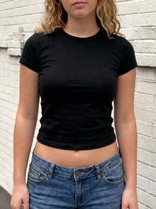 女款 Y2K 亮片翅膀刺繡修身短版 T-Shirt，圓領休閒上衣，街頭風夏季派對穿搭，黑色 - 黑色 - 查看 2