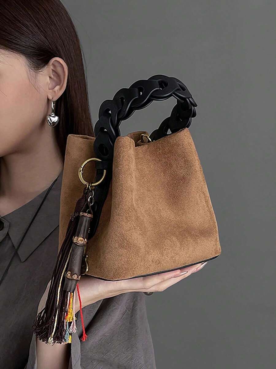 Sac à main élégant avec un design de panier unique fabriqué en tissu de daim doux, sac polyvalent pour femmes comme sac à bandoulière, sac bandoulière et sac seau. Design simple et élégant, spacieux et pratique, parfait pour une utilisation quotidienne au bureau. - Tabac - Voir 1