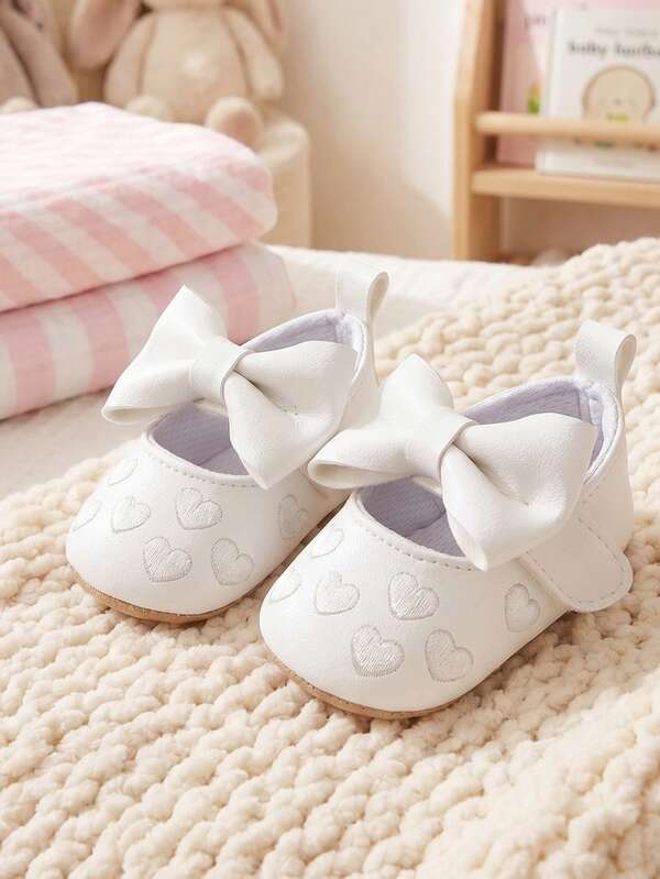 1pair Girls' Solid Color Butterfly & Heart Shaped Design Soft Bottom, Anti-Slip Princess Shoes With Hook And Loop For Newborn 0-3 Months, Suitable For Spring And Autumn