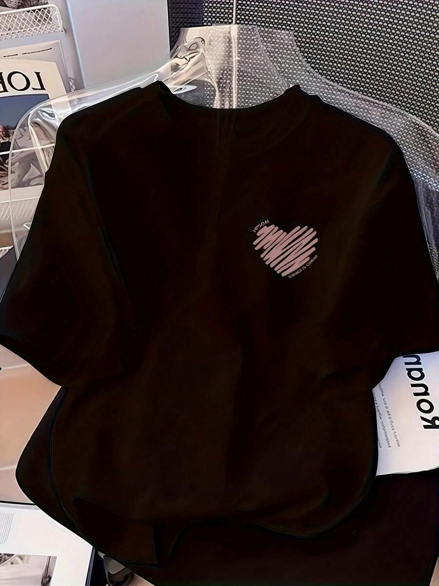 1-Pack Y2K T-Shirt With A Minimalist Heart Design In Soft Tones. Perfect For A Casual And Modern Look. Available In Mexico Tops. - Black - View 1