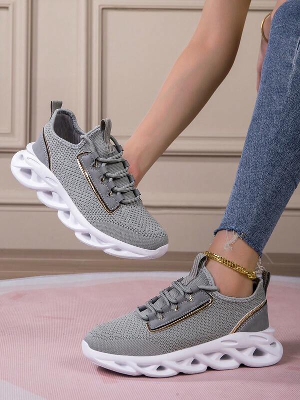 Nouvelles chaussures de sport décontractées pour femmes, mode, semelle épaisse, augmentant la hauteur, rétro, pour usage quotidien en extérieur, chaussures de sport d'extérieur à semelle épaisse pour femmes