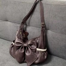 Sac fourre-tout vintage marron avec détail de nœud en dentelle délicat et ceinture à nouer, sac à main spacieux et élégant pour femme. Design léger dans un style rétro littéraire, peut être porté de manière flexible comme sac à bandoulière ou sac bandoulière. - Tabac - Voir 1