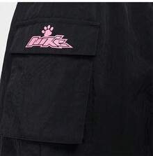 Nike 女款寬鬆休閒運動工裝短褲，秋季新款 HM4597-010 - 黑色 - 查看 4