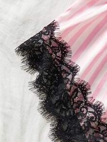 Conjunto de Pijama de 2 Peças com Listras Verticais em Cetim para Mulheres, Camisete Sexy com Acabamento em Renda + Shorts com Cintura Elástica e Laço, Lingerie Romântica Doce e Sedosa, Macia e Confortável - Rosa chiclete - Visão 4