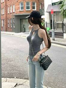 Atasan Camisole Rajut Tali Spaghetti Terlaris Chill Urban, Atasan Musim Panas Tanpa Lengan Bergaris Elastis Potongan Slim Fit Gaya Korea Y2K Warna Abu-abu Polos Model Crop Tanpa Punggung dengan Potongan Belakang dan Detail Ribbed - Grey - View 8