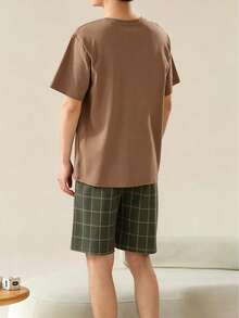 AICJ 2pcs Men's Solid Color Casual Loose Minimalist Pocket Round Neck Short Sleeve Plaid Shorts Pajama Set, Suitable For Spring & Summer - Brown - View 2
