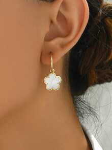 1 Pair Fashionable Minimalist Clover Earrings Suitable For Daily Wear - White - View 2