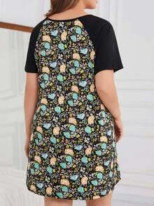 Plus Size Women's Summer Round Neck Short Sleeve Loose Ditsy Floral Nightgown - Green - View 2