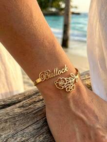 Brazalete de flor con nombre personalizado para cumpleaños para mujeres, color dorado, acero inoxidable, brazalete con letra, joyería personalizada, regalo de cumpleaños - Multicolor - Ver 13