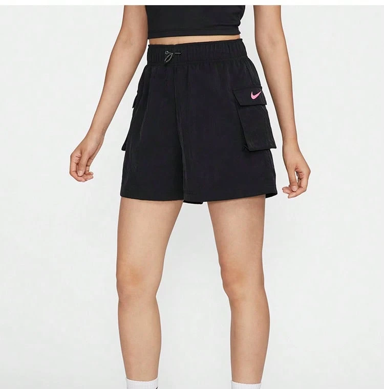 Nike 女款寬鬆休閒運動工裝短褲，秋季新款 HM4597-010 - 黑色 - 查看 1