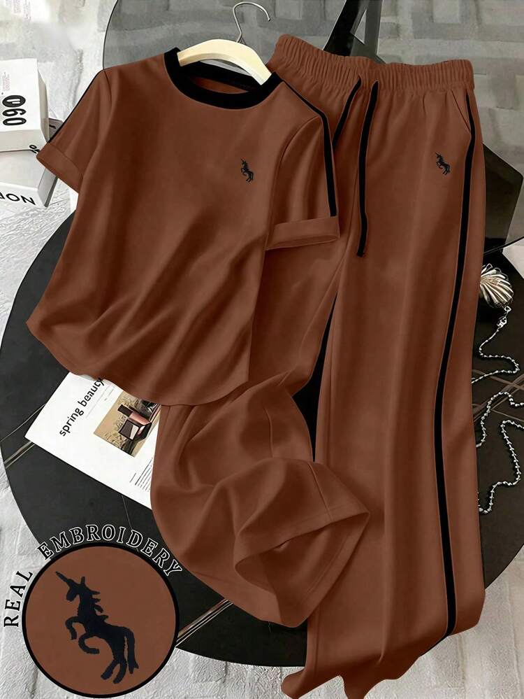 Conjunto de 2 piezas de mujer con camiseta de cuello redondo con estampado bordado y ribete de contraste, y pantalones anchos de cintura elástica con bordado, de estilo casual - Multicolor 9 - Añade 1