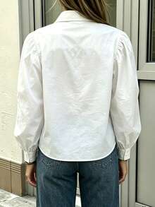 Kemeja Lengan Panjang Wanita dengan Kerah Lapel dan Model Mengembang, Blus Kancing Depan Warna Polos, Atasan Kasual Serbaguna untuk Beraktivitas di Luar Rumah - Putih - View 3