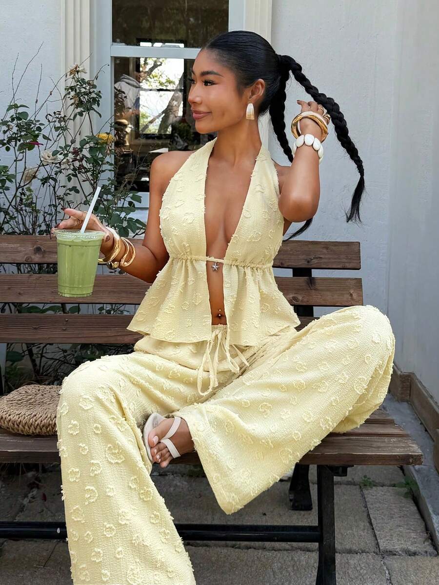 2026 2 piezas Conjunto casual de vacaciones para mujer con top halter sin espalda y pantalones en color caqui tejido - Amarillo 2 - Ver 1