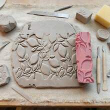 PLA Lemon Vine Leaf Pattern Clay Relief Texture Roller, DIY Pottery Craft Rolling Pin Tool For Polymer Clay, Ceramic, And Embossing – Botanical Nature-Inspired Design For Evergreen Artistic Creations - Lemon Vine Leaves Pink - View 2