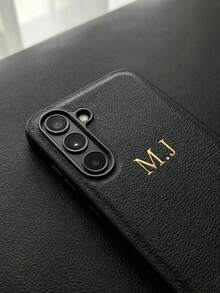 客製化個性化手機殼，適用於 Galaxy S26 S25 S24 S23 S22 S21 Ultra Plus S23 FE S21 S20 FE A55 A54 A53 A52 A51 A35 A34 A33 A32 A15 A14 A13 A12 A03 A21S 5G 4G，奢華 PU 皮革防震殼，個性化縮寫姓名 3D DIY 刻印金色字母，燙金工藝 PU 皮革殼，節日禮物送給愛人、朋友、家人與自己 - 黑色 - 查看 3