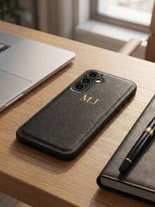 客製化個性化手機殼，適用於 Galaxy S26 S25 S24 S23 S22 S21 Ultra Plus S23 FE S21 S20 FE A55 A54 A53 A52 A51 A35 A34 A33 A32 A15 A14 A13 A12 A03 A21S 5G 4G，奢華 PU 皮革防震殼，個性化縮寫姓名 3D DIY 刻印金色字母，燙金工藝 PU 皮革殼，節日禮物送給愛人、朋友、家人與自己 - 黑色 - 查看 4