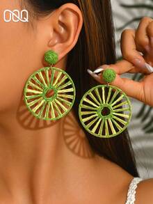 OOQ 1 Pair Summer Bohemian Style Geometric Round Hollow Fan-Shaped Raffia Straw Woven Earrings, Dopamine Colorful Exaggerated High-End Personalized Design Versatile Women's Earrings, Gift For Party, Music Festival, Dance, Any Holiday (Purely Handmade Raffia Straw Weaving Method, Direction And Shape Random) - Green - View 1