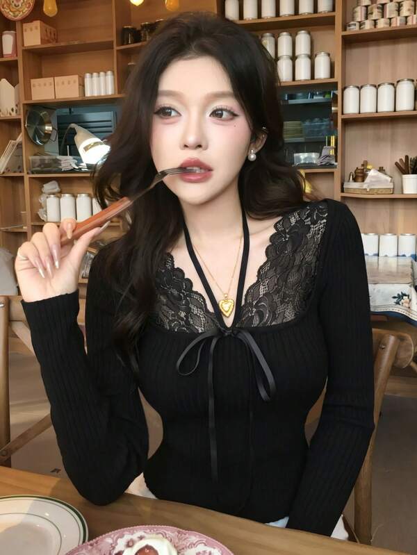 2026 Automne/Hiver Nouveau Top en Tricot avec Patchwork de Dentelle et Col ras-du-cou, T-shirt à Manches Longues Ajusté Sexy avec Nœud en Ruban Noir