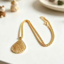 1 pieza Collar colgante de moda minimalista para mujer con patrón hueco, brillo metálico brillante, adecuado para ceremonias de estrellas, banquetes de alta sociedad, joyería, atuendos casuales versátiles, viajes casuales, vacaciones en la playa, regalos de vacaciones - collar colgante - Ver 3