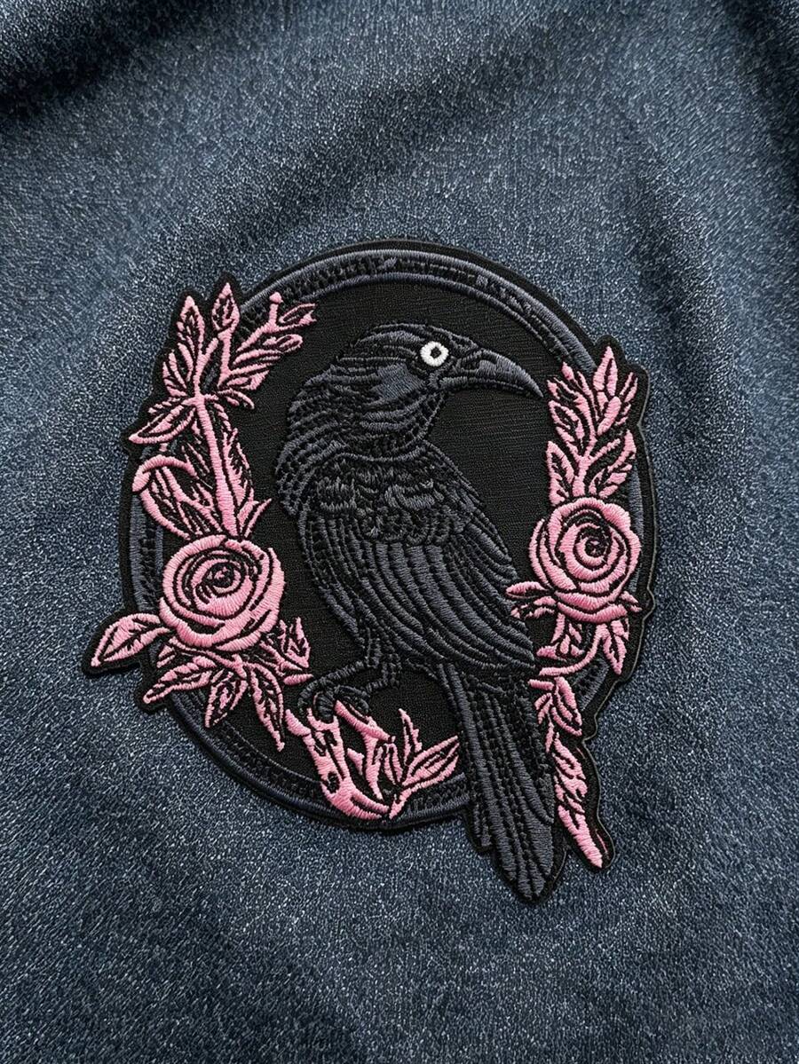 1件深色烏鴉花卉熨燙刺繡貼布 - 哥德式萬聖節刺繡烏鴉貼花，適用於補洞、衣服、牛仔褲、帽子、背包等