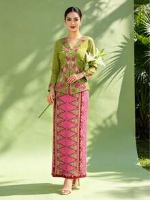 1件女款 Nyonya Kebaya 印花優雅長裙，春/夏 - 紅色 - 查看 5