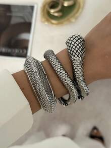 Vintage Snake Texture Open Cuff Bracelet, Niche Design Distressed Metal Snake Bone Wrist Ornament, Retro Snake Pattern Exaggerated Wide Bangle, Luxury Elegant Personalized Layered Hand Accessory - Multicolor - View 5