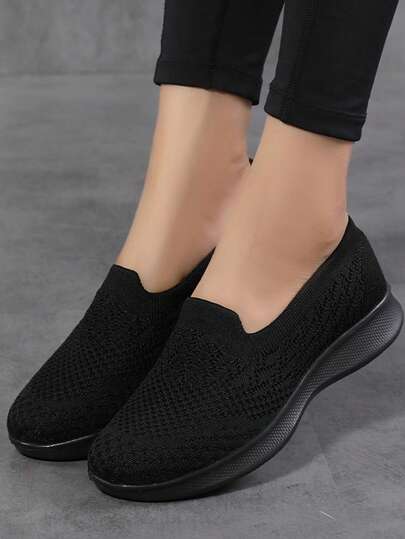 Nuevos zapatos deportivos y de ocio para mujer de talla grande con suela blanda, ligeros, de malla transpirable, zapatos de trabajo totalmente negros, zapatos para caminar, zapatos deportivos casuales para hombre