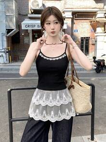 夏季甜美性感黑色修身吊帶背心，蕾絲飾邊下擺分層設計，露腰顯瘦可愛辣妹內搭上衣休閒款 - 黑色 - 查看 3