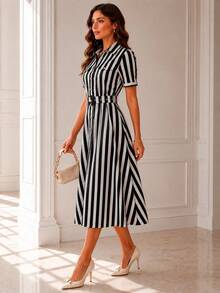 VESTIDO MIDI LISTRADO FEMININO COM BOTONES FRONTAIS E CINTO elegante Casamento  MODA CASUAL - Preto - Visão 2