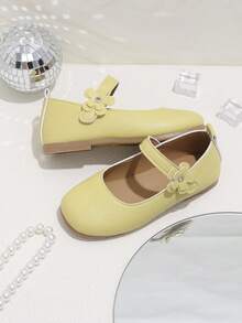 1 Pair Yellow Girls Flat Shoes, PU Flower Hook & Loop Adjustable Size Design, Round Toe, TPR Non-Slip Lightweight Comfortable Shoes, Solid Color Fashion Ballet Shoes, Suitable For 5-14 Years Old Girls, Home, School, Holiday, Formal, Performance - Yellow - View 1