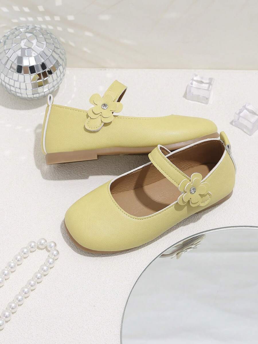1 Pair Yellow Girls Flat Shoes, PU Flower Hook & Loop Adjustable Size Design, Round Toe, TPR Non-Slip Lightweight Comfortable Shoes, Solid Color Fashion Ballet Shoes, Suitable For 5-14 Years Old Girls, Home, School, Holiday, Formal, Performance - Yellow - View 1
