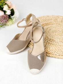 Closed-Toe Patchwork Webbing & Rubber Rope Design Lightweight Wedge Heel Fashion Women's Shoes - Khaki - View 5