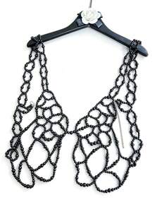DEKUNER Corrente de corpo Y2K feita à mão com contas pretas em forma de borboleta, top harness de malha de rede oca em camadas, acessório de peito gótico ajustável - Preto - Ver 6
