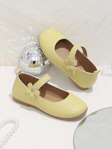 1 Pair Yellow Girls Flat Shoes, PU Flower Hook & Loop Adjustable Size Design, Round Toe, TPR Non-Slip Lightweight Comfortable Shoes, Solid Color Fashion Ballet Shoes, Suitable For 5-14 Years Old Girls, Home, School, Holiday, Formal, Performance - Yellow - View 7