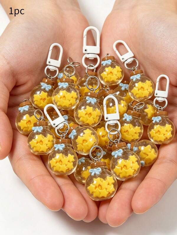 Chaveiro em formato de garrafa de desejos com estrela, feito de resina transparente imitando vidro, com pingente amarelo em formato de estrela para bolsas. Ideal para presentear meninas, como lembrancinha de festa, presente para professores, Dia das Mães, lembrancinha para madrinhas, acessório para bolsas, chaveiro feminino, decoração de carro, presente de formatura e um pequeno ornamento requintado.
