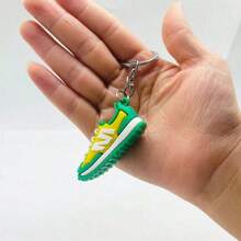 1个彩色3D运动鞋PVC钥匙扣，男童款，汽车钥匙链包挂件，促销礼品，汽车配件，包包挂饰，背包挂件，适合上学，可爱哥特风Y2K包包挂件，汽车配件，送给老师、朋友、姐妹的礼物创意，送给母亲、父亲、毕业生和老师的礼物 - 彩色 - 查看 5
