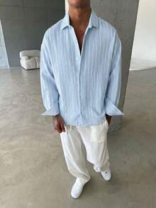 男士淺藍色與白色條紋長袖休閒襯衫，寬鬆版型，極簡百搭設計，適合多季節日常穿著，舒適透氣，休閒正式風 - 淺藍色 - 查看 5