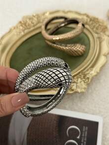 Vintage Snake Texture Open Cuff Bracelet, Niche Design Distressed Metal Snake Bone Wrist Ornament, Retro Snake Pattern Exaggerated Wide Bangle, Luxury Elegant Personalized Layered Hand Accessory - Multicolor - View 6