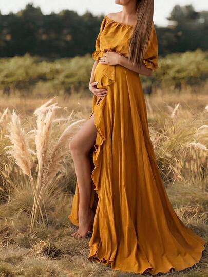 Váy bầu phong cách Bohemian trễ vai, tay bèo nhún và xẻ tà, hoàn hảo để chụp ảnh