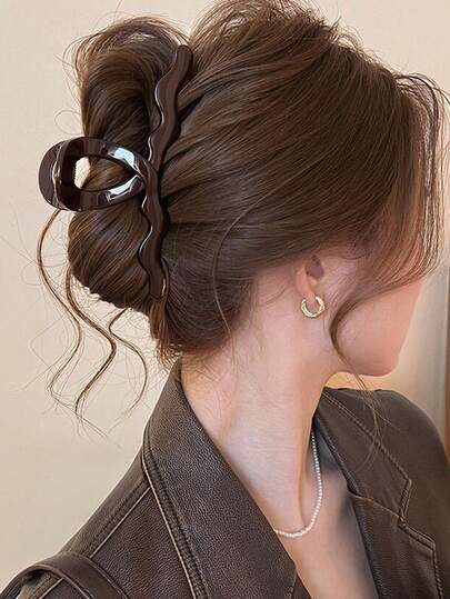 1pc Women's Y2K Chocolate Color Wavy 13cm/5.12in Lightweight Plastic Hair Claw Clip, Fashion Versatile Premium Elegant Minimalist Solid Color Gradient Hair Accessory For Daily Wear, Casual, Party, Commute, Vacation, Hair Styling, Face Washing, Bathing, Makeup, Outfit Matching, Hair Accessory